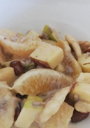 Una foto de Tutifruti o ensalada de frutas con leche condensada