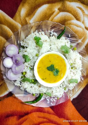 हींग तड़का दाल और मटर चावल (hing tadka dal aur matar chawal recipe in Hindi) रेसिपी मुख्य फोटो