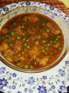 मटर आलू की सब्जी (matar aloo ki sabzi recipe in Hindi) रेसिपी मुख्य फोटो