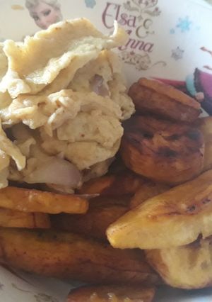 A picture of Fried plantain and fried egg.