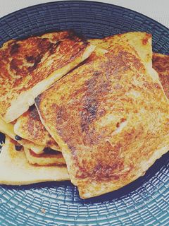 A picture of French Toast.