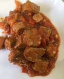 Carne en salsa (ternera)