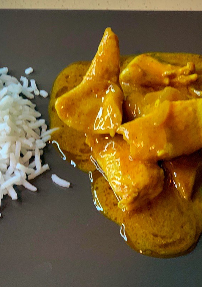 Una foto de Pollo al curry y jengibre