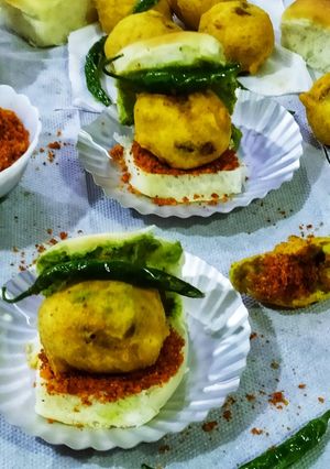 A picture of Vada Pav Spicy Dry garlic Chutney.