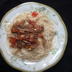 A picture of Pasta with fish sauce.
