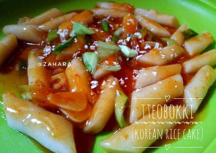 Tteobokki (Korean Rice Cake)