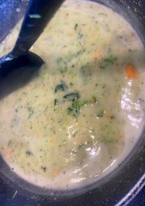 A picture of Creamy broccoli and cheddar soup.