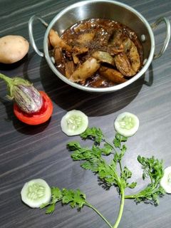 वांगे बटाटा भाजी (vange batata bhaji recipe in marathi) रेसिपी चे मुख्य फोटो
