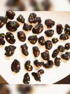 वॉलनट चॉकलेट (walnut chocolate recipe in Hindi) रेसिपी मुख्य फोटो