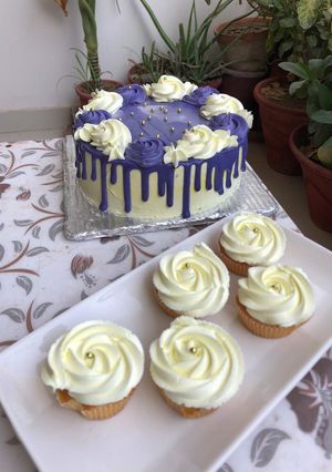 A picture of Blueberry cream cake.