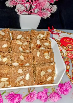 बेसन मावा खुरचन बर्फी रेसिपी मुख्य फोटो