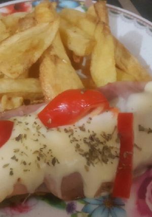 Una foto de Mila napolitana con jamón y morrón