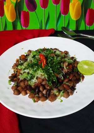 A picture of Rajma Chhole Chaat.