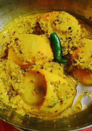 A picture of Egg Mustard seeds curry.