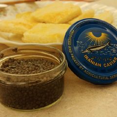 A picture of 魚子醬夾麵包 (Caviar on Toast).