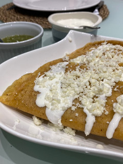 Una foto de Quesadillas de flor de calabaza y requesón