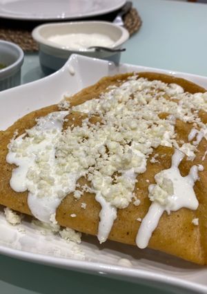 Una foto de Quesadillas de flor de calabaza y requesón