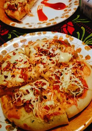 वेजी फ्राई कुलचा पिज़्ज़ा (veggie fry kulcha pizza recipe in Hindi) रेसिपी मुख्य फोटो