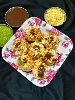 દહીં પૂરી (Dahi Poori Recipe In Gujarati) રેસીપી મુખ્ય ફોટો