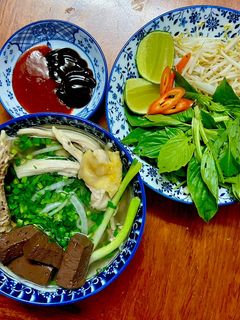 Hình của món Phở gà xé.