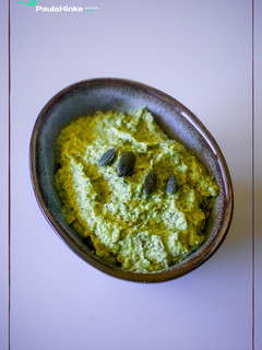 Una foto de Pesto vegano de aguacate y pipas de calabaza