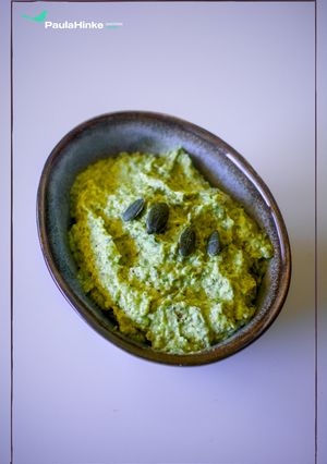 Foto principal de Pesto vegano de aguacate y pipas de calabaza