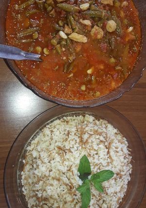صورة لوصفة بامية بزيت زيتون ورز