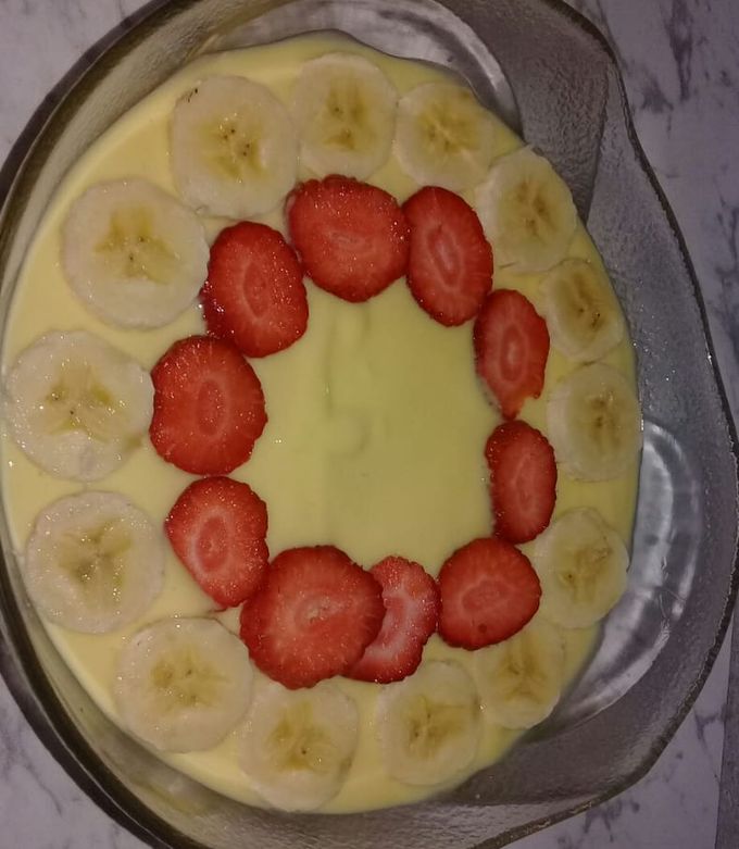 A picture of Tennis and custard dessert.