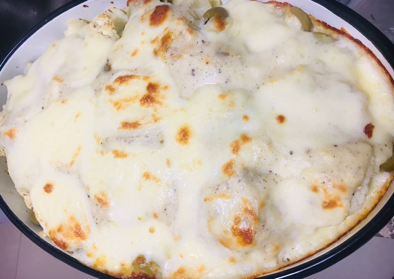 COLIFLOR CON ACEITUNAS Y SALSA BLANCA GRATINADO馃ぉ馃構馃馃憦