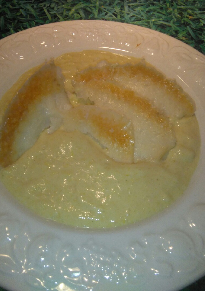 Una foto de Crema de puerros con crujiente de queso de cabra