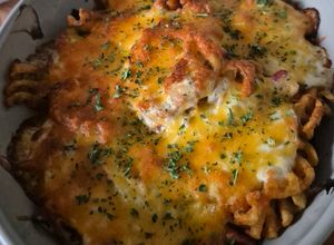 Une photo de Cross fries au cheddar et lardons