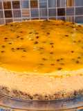 Cheesecake con baño de maracuyá