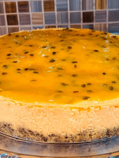 Una foto de Cheesecake con baño de maracuyá