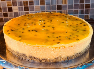 Una foto de Cheesecake con baño de maracuyá