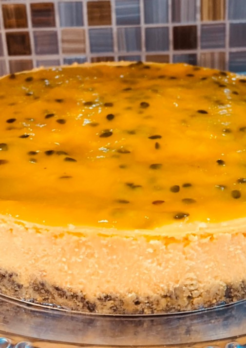 Una foto de Cheesecake con baño de maracuyá