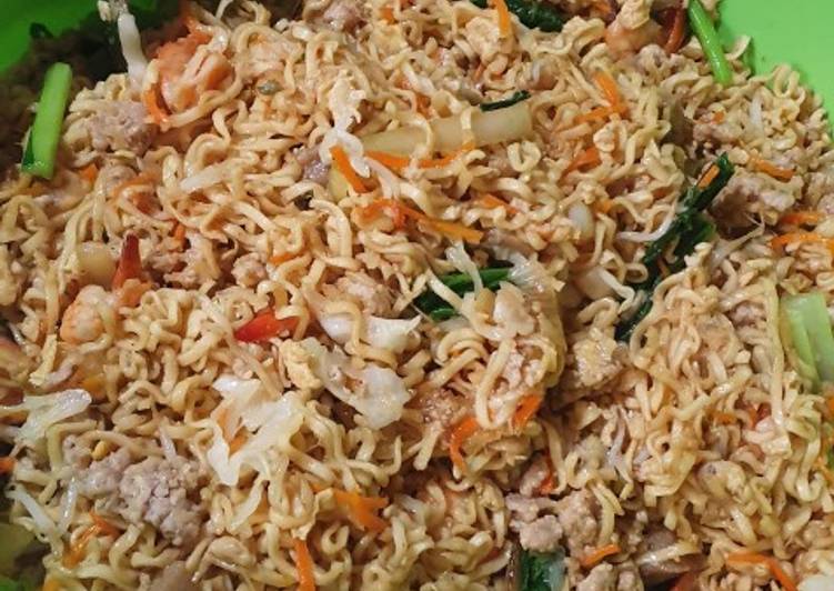 Cara Gampang Membuat Mie Ayam Udang Baso Telur, Lezat Sekali