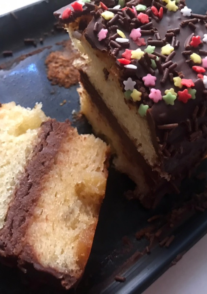 Una foto de Coca con relleno de chocolate, para el cumple de Pol