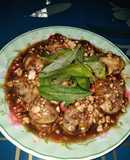 Hột vịt lộn xào me