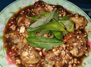 Hình của món Hột vịt lộn xào me.