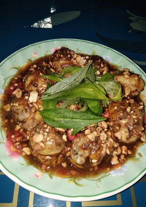 Hình của món Hột vịt lộn xào me.