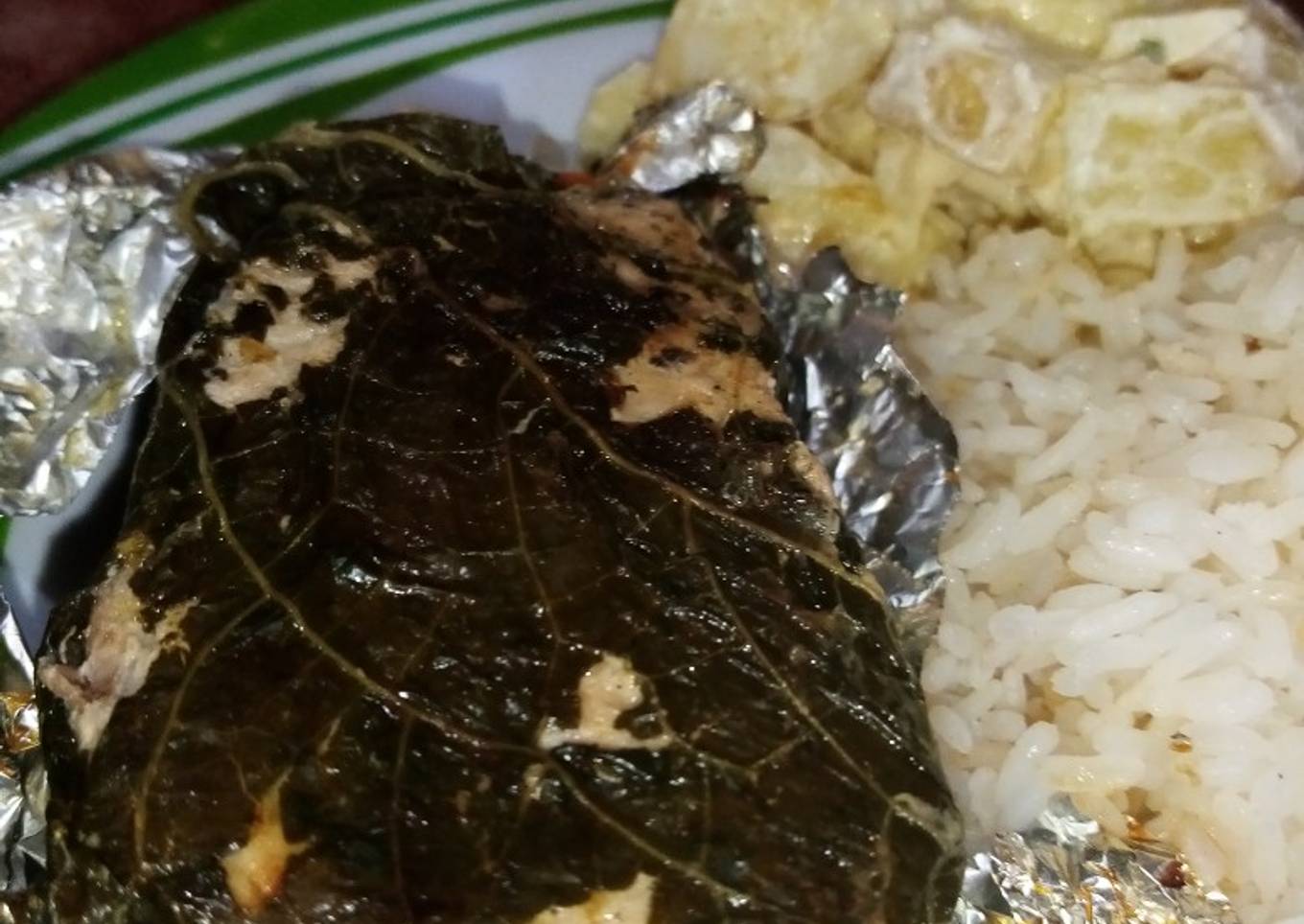 Pescado empapelado con hoja santa