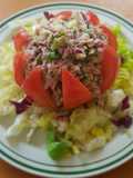 Jitomate relleno de atún