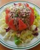 Jitomate relleno de atún