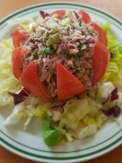 Una foto de Jitomate relleno de atún