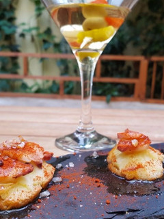 Una foto de Canapé de pulpo a la gallega
