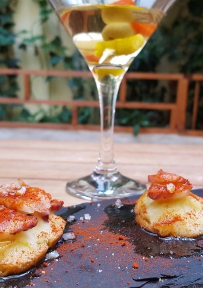 Una foto de Canapé de pulpo a la gallega