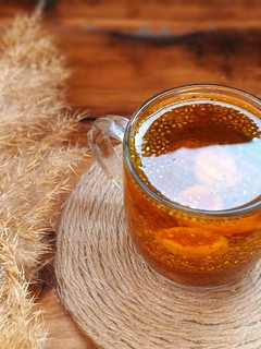 عکسی از دستور شربت آلو خاکشیر زعفرانی با دانه چیا 🌻