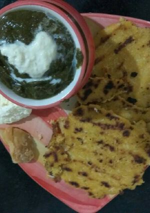 A picture of Punjabi dish sarson ka saag makki ki roti.