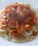 Fideos con salsa de merluza y bastoncitos de mar (Fáciles!)