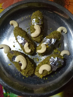 पिस्ता रोल (Pista roll recipe in Hindi) रेसिपी मुख्य फोटो